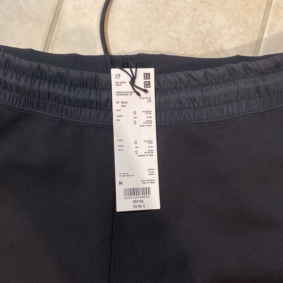 Men’s black joggers with side slit pockets. No pockets on the back . Loose cuffs - Picture 2 of 3